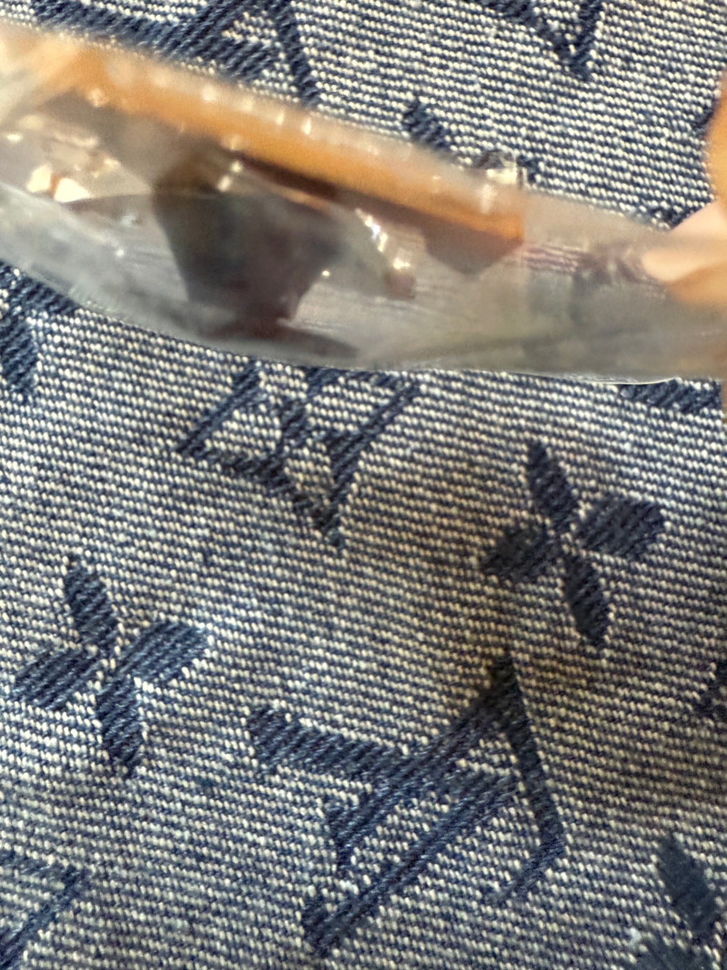 LV CROC CHARMS