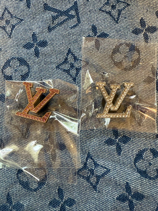 LV CROC CHARMS
